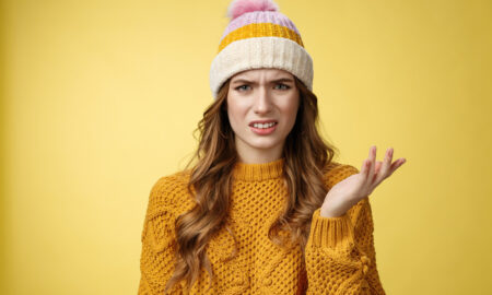 женщина недоумевает