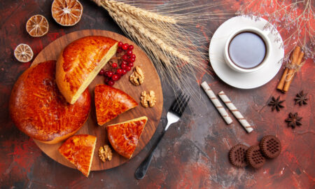 Пирог на столе