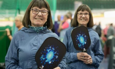 Женщины близняшки