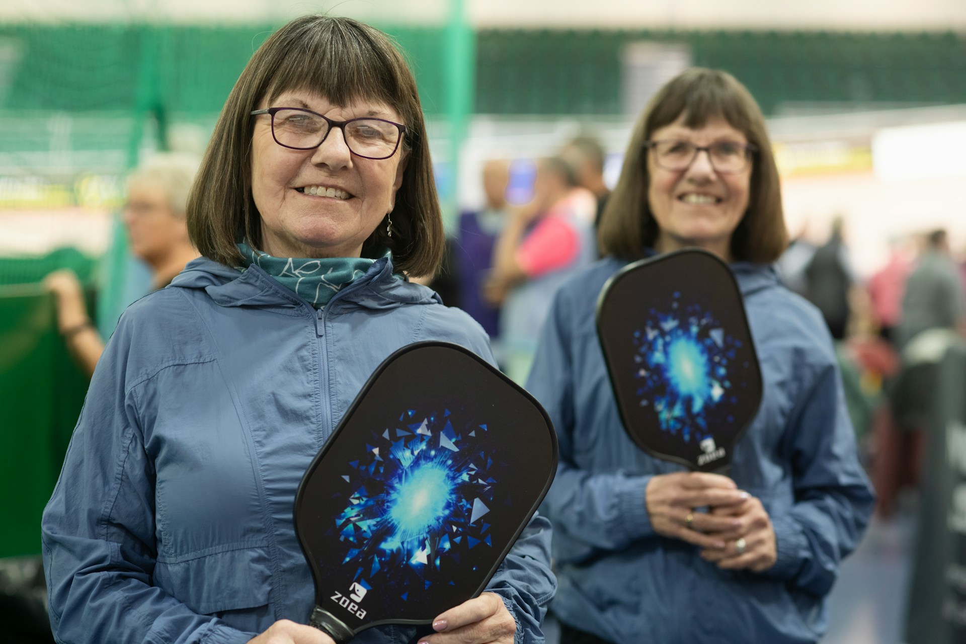 Женщины близняшки