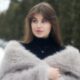Девушка в шубе