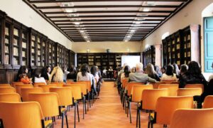 alt студенты в аудитории