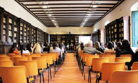 alt студенты в аудитории