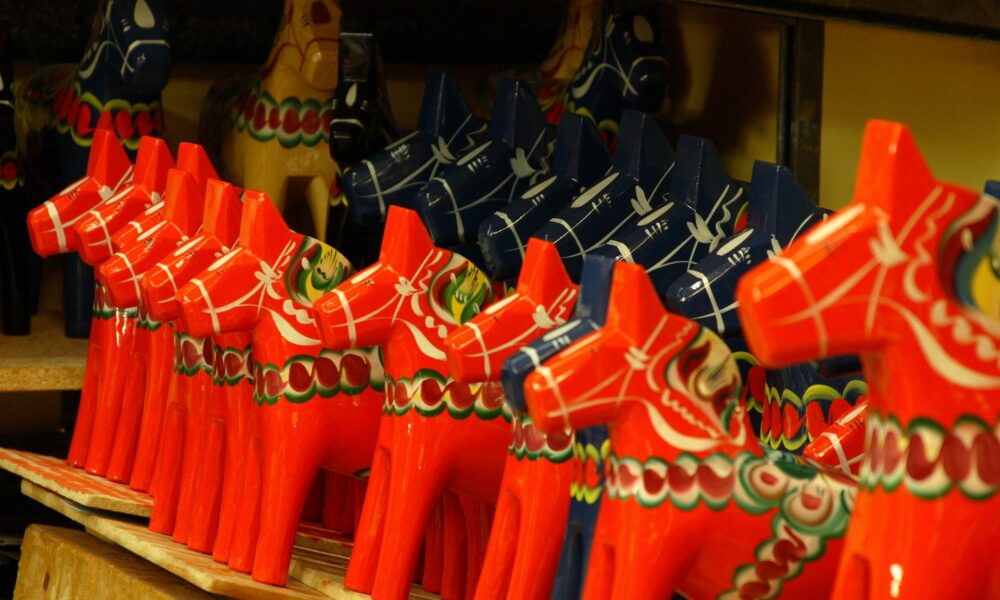 Красные лошади