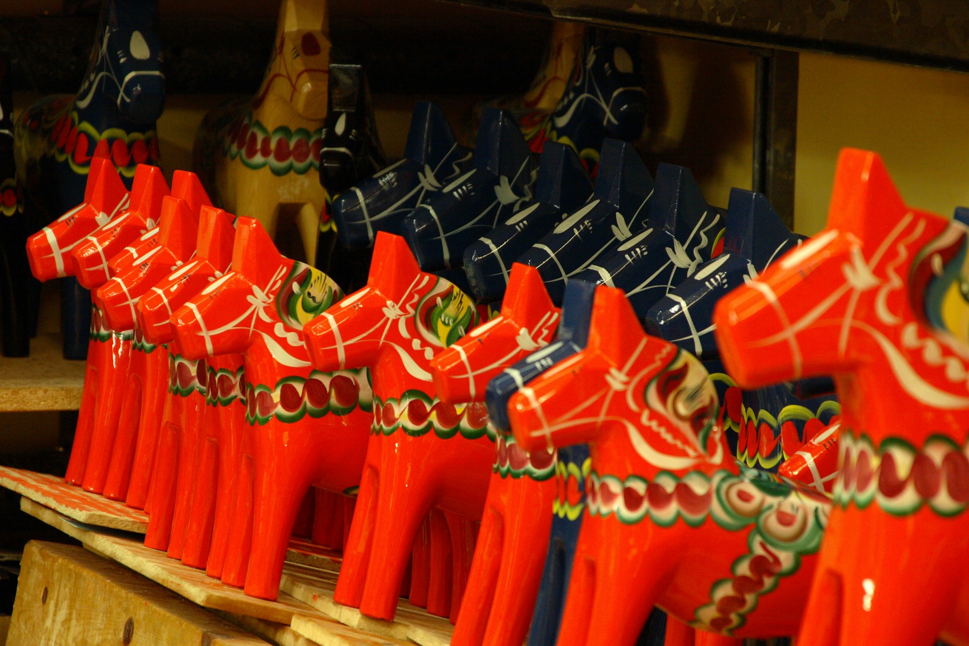 Красные лошади