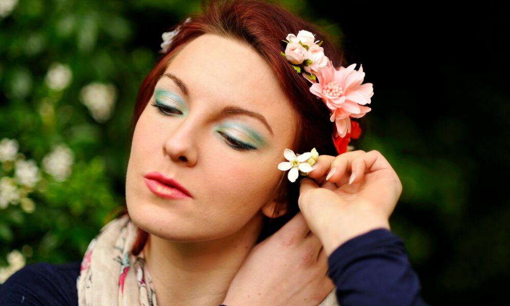 Девушка с цветами