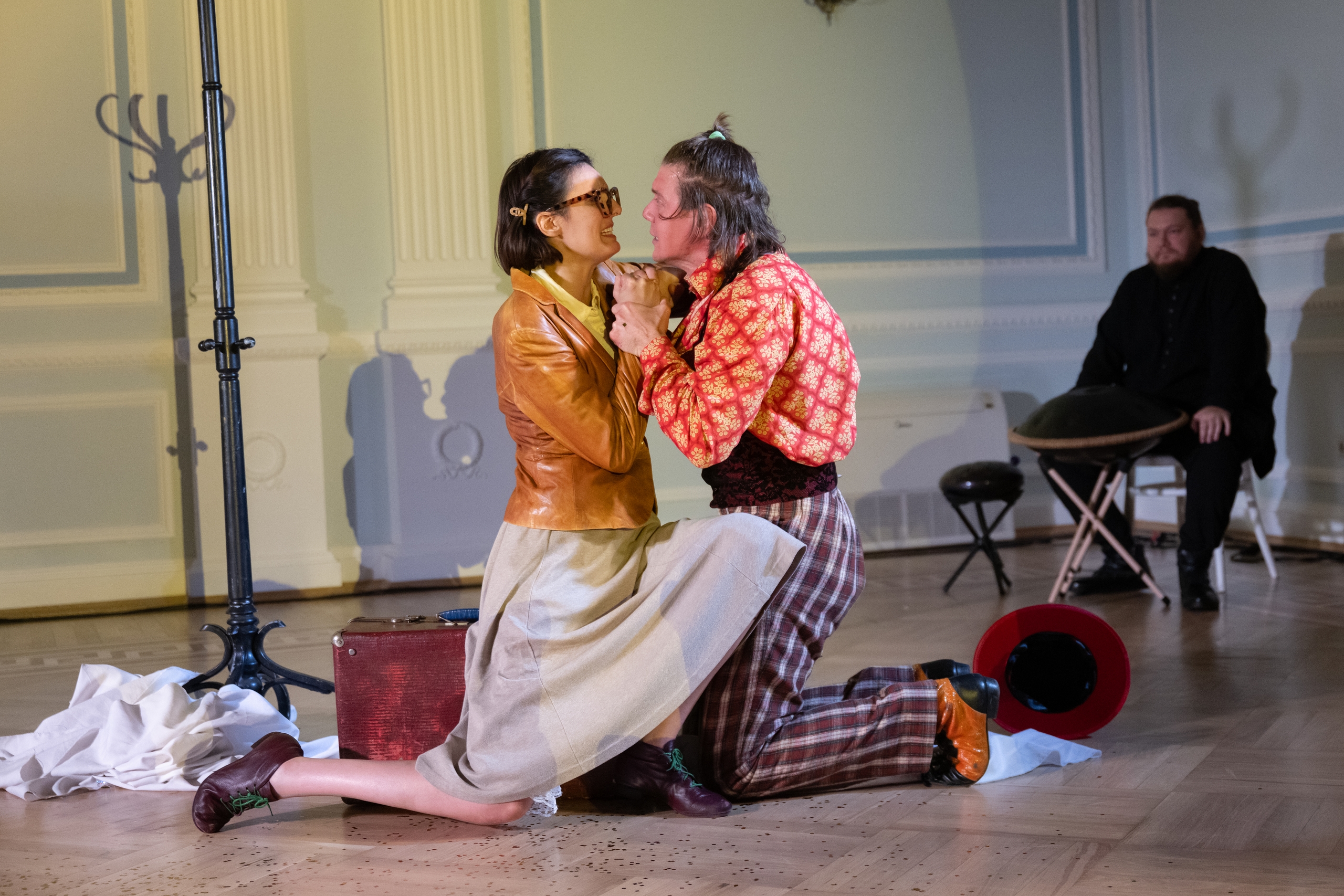 сцена из спектакля на фестивале Достоевского