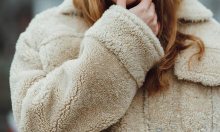 Девушка в шубе