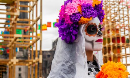 Девушка с цветами