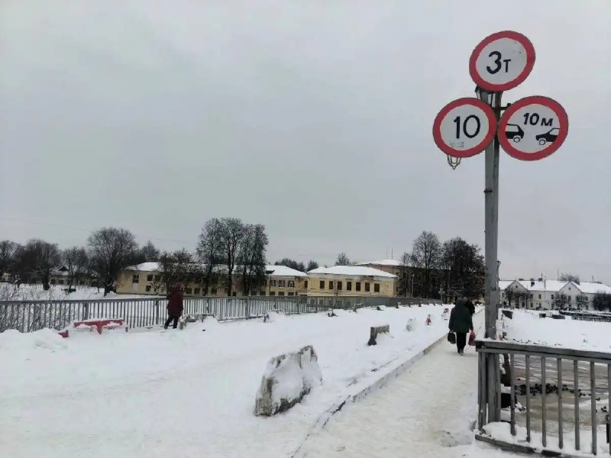 Живой мост в Старой Руссе