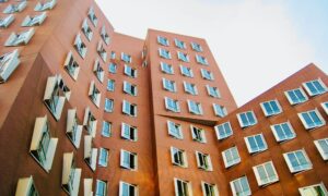 Многоэтажный дом