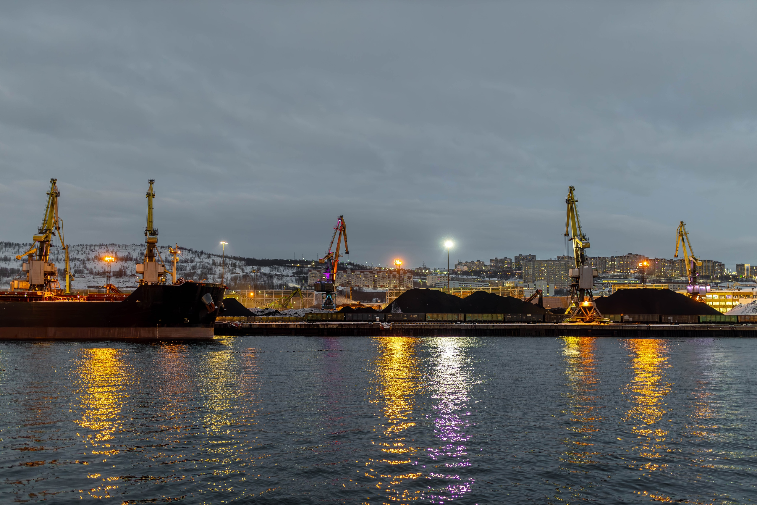 Мурманский торговый порт перевалка угля