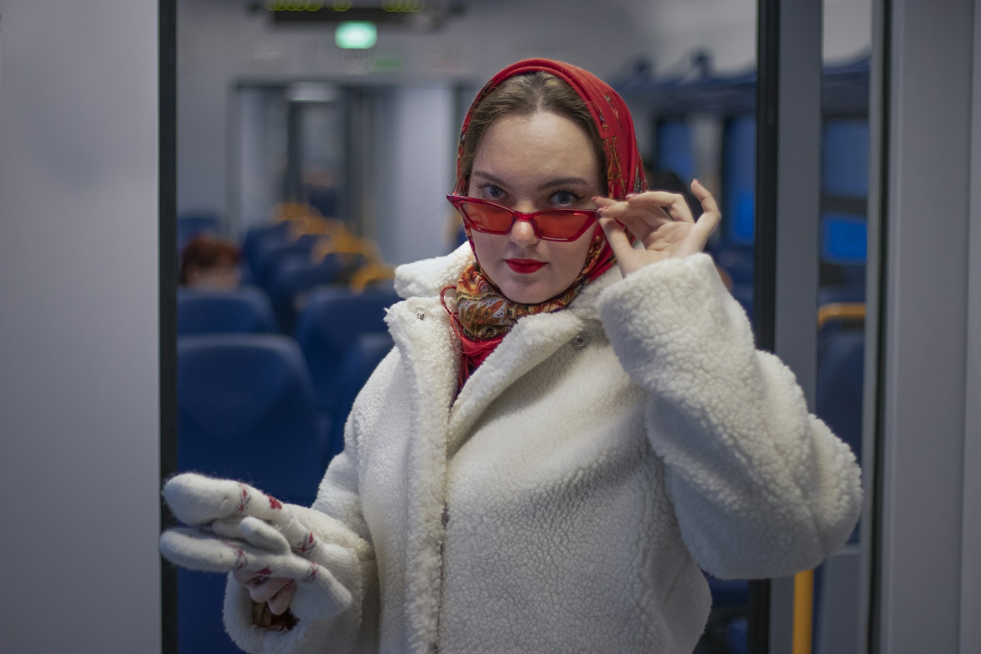 Девушка в метро