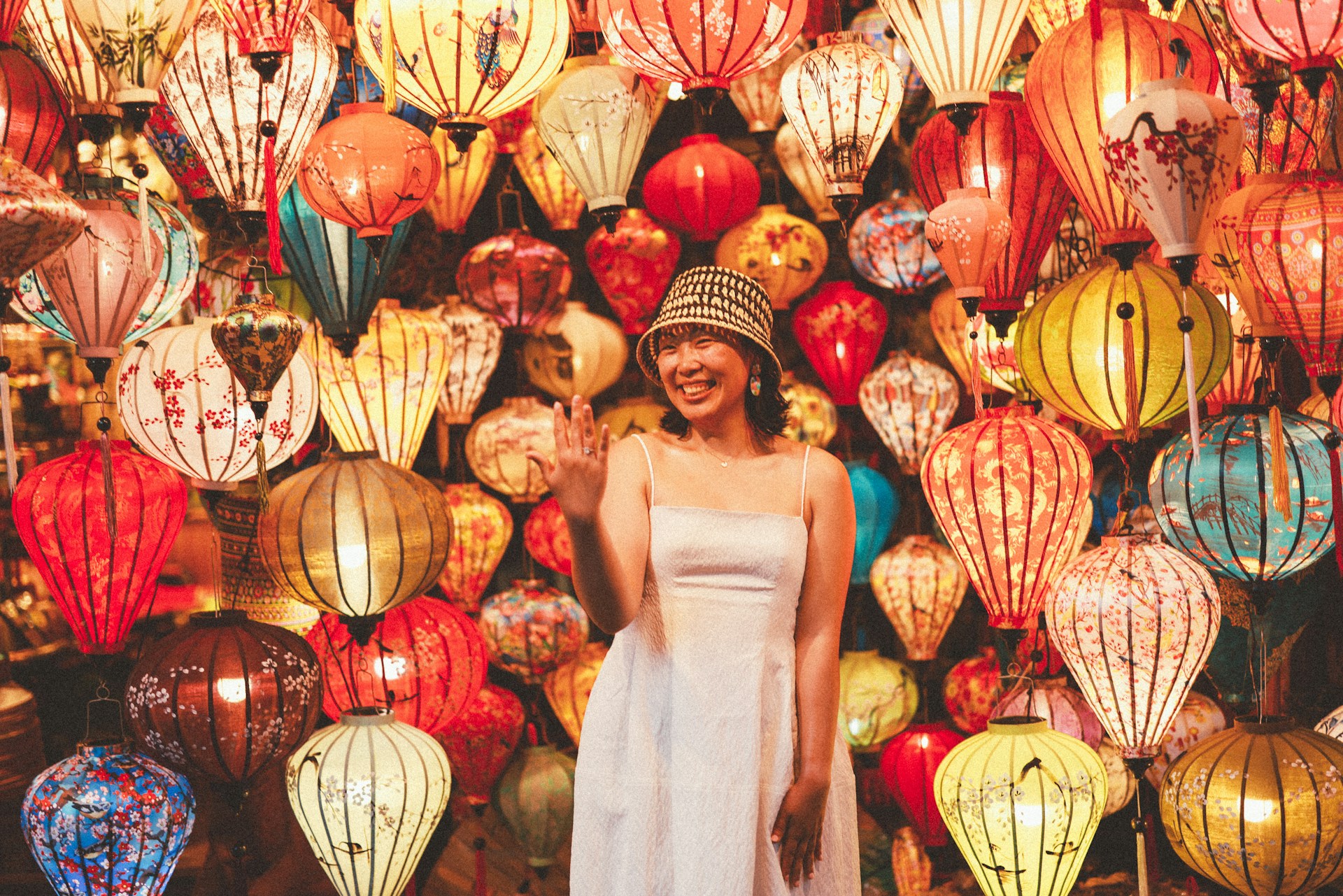 Девушка и фонарики