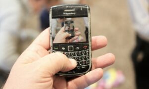 Человек с телефоном