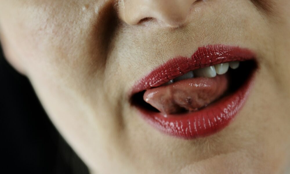 Губы женщины