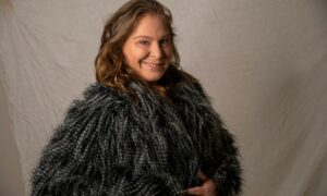 Женщина в пальто