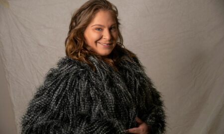 Женщина в пальто