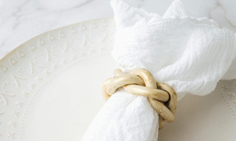 Салфетка на тарелке