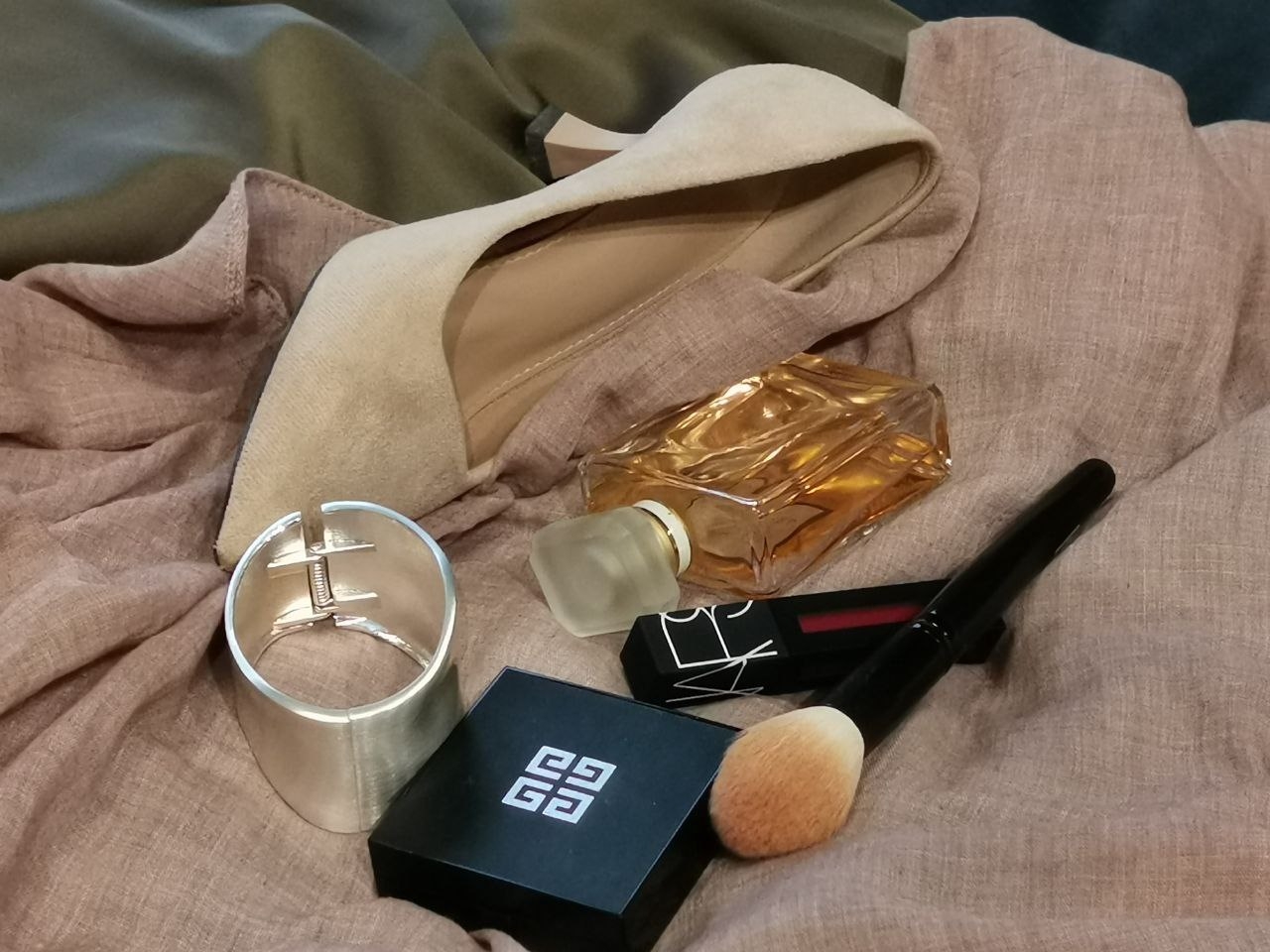 Женские принадлежности