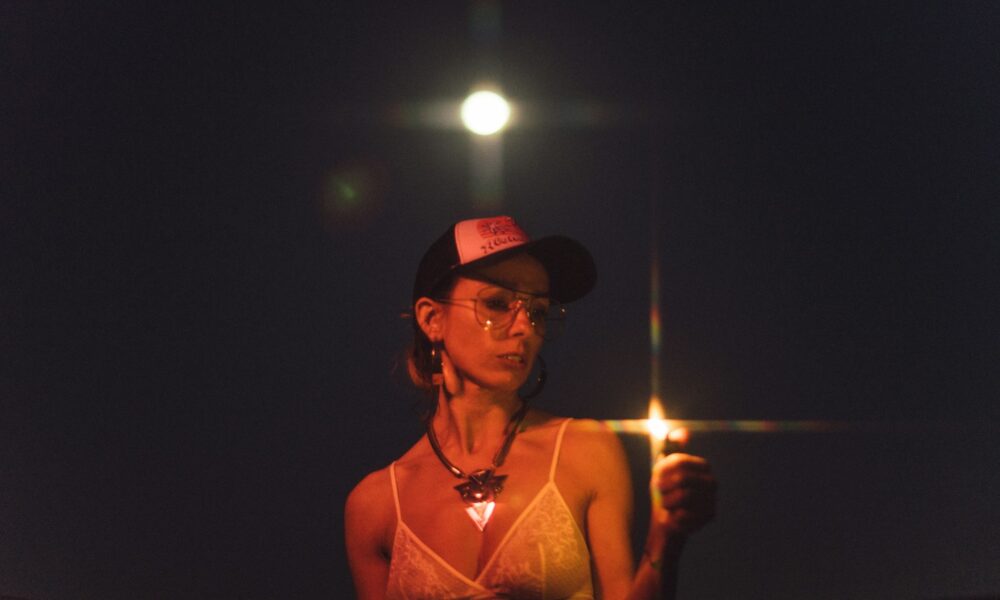 Девушка под луной