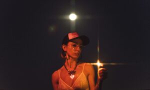 Девушка под луной