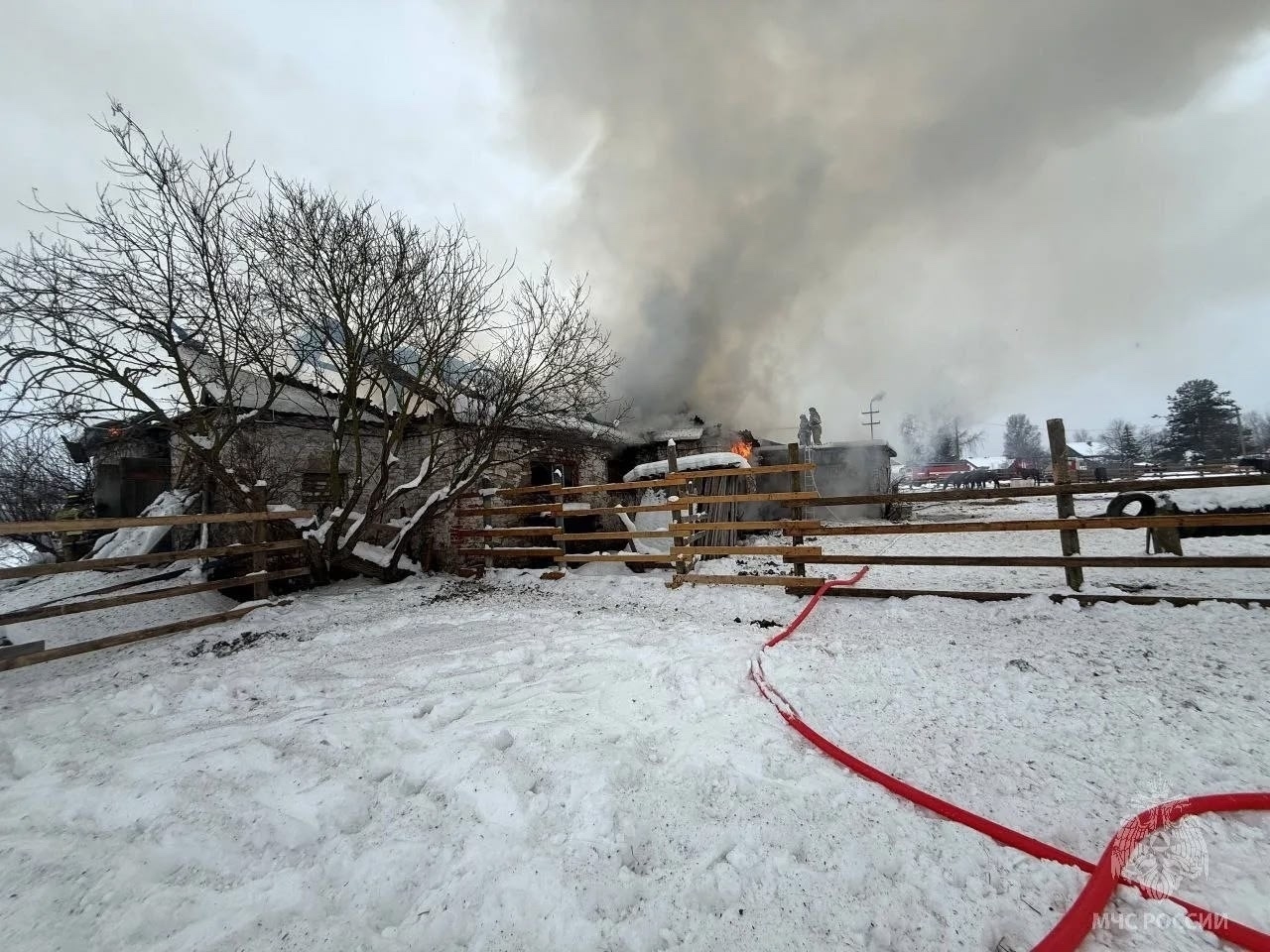 сгоревшая конюшня
