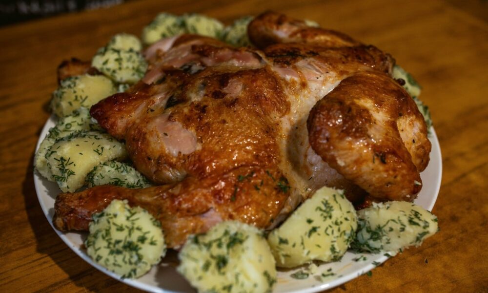 Запечённая целиком курица