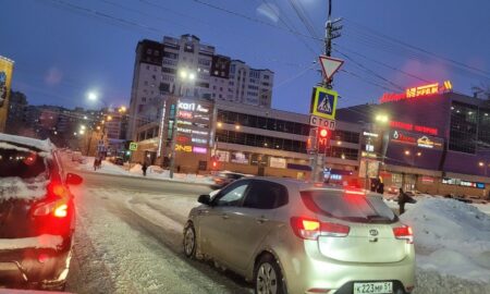 машины стоят зимой