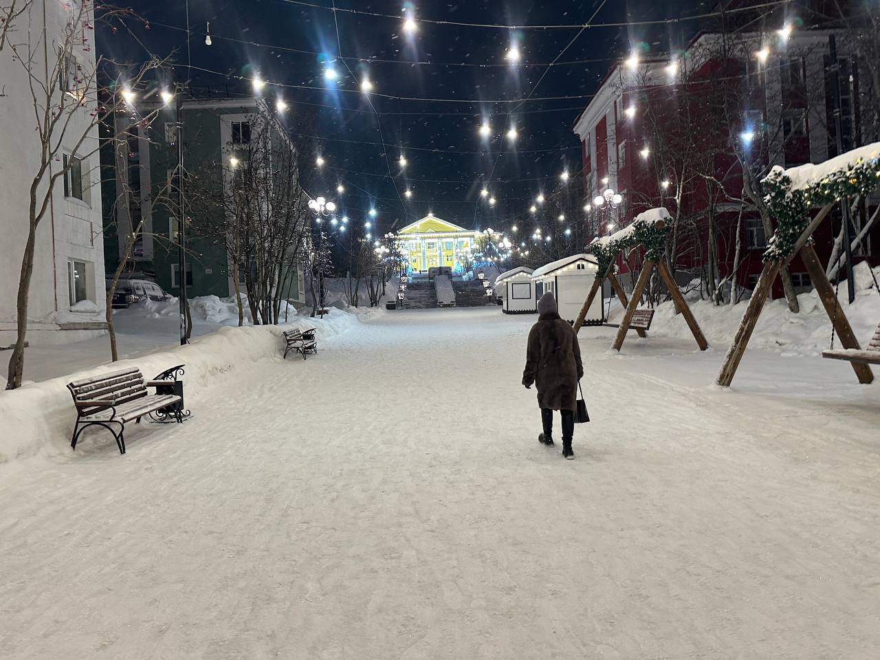 Зимний ночной ландшафт маленького города