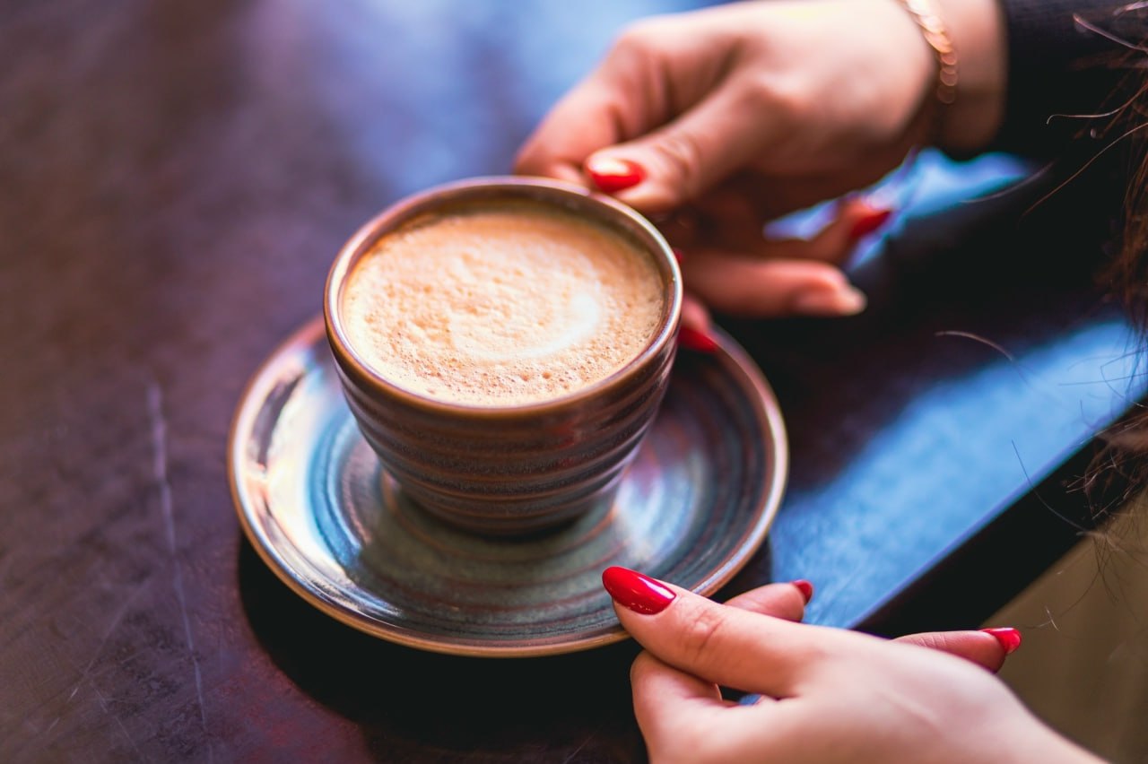 Кофе в зелёной чашке