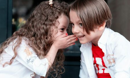 Дети шепчутся