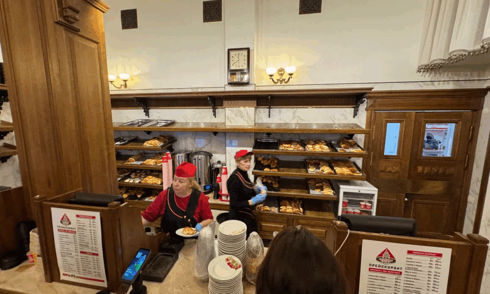 Прилавок пирожковой в Питере