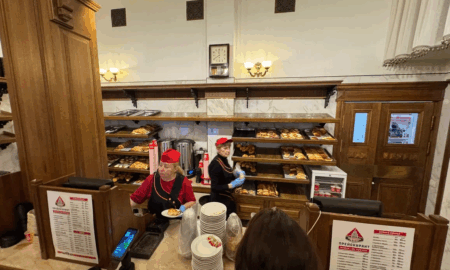 Прилавок пирожковой в Питере