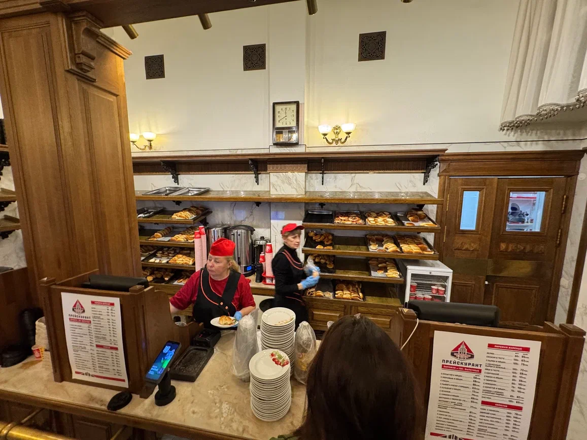 Прилавок пирожковой в Питере