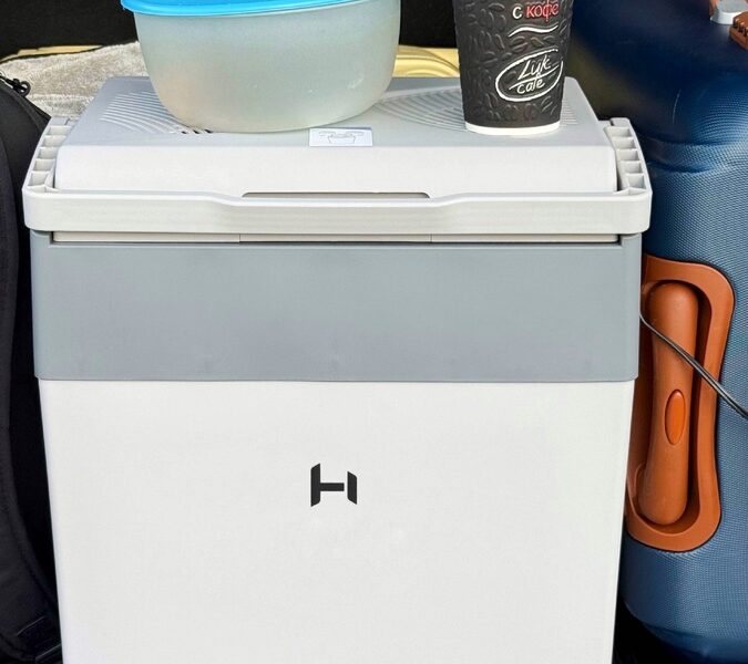 Автохолодильник в машине путешественников