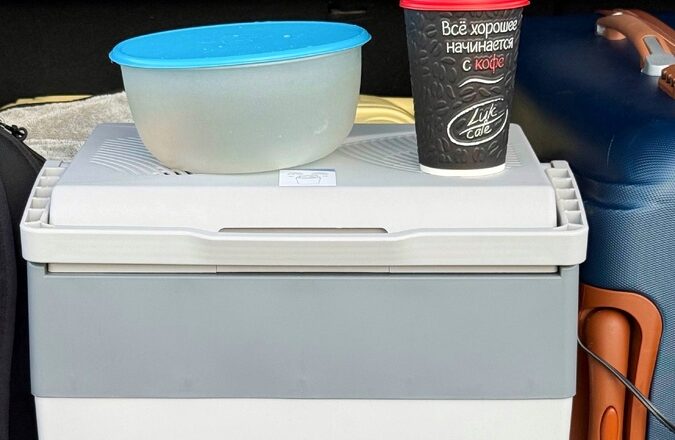 Автохолодильник в машине путешественников