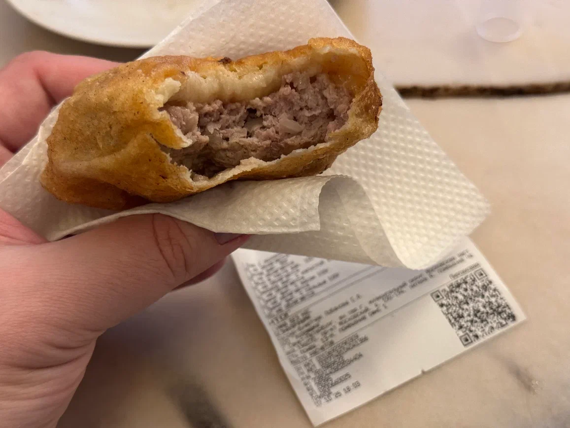 Надкусанный беляш