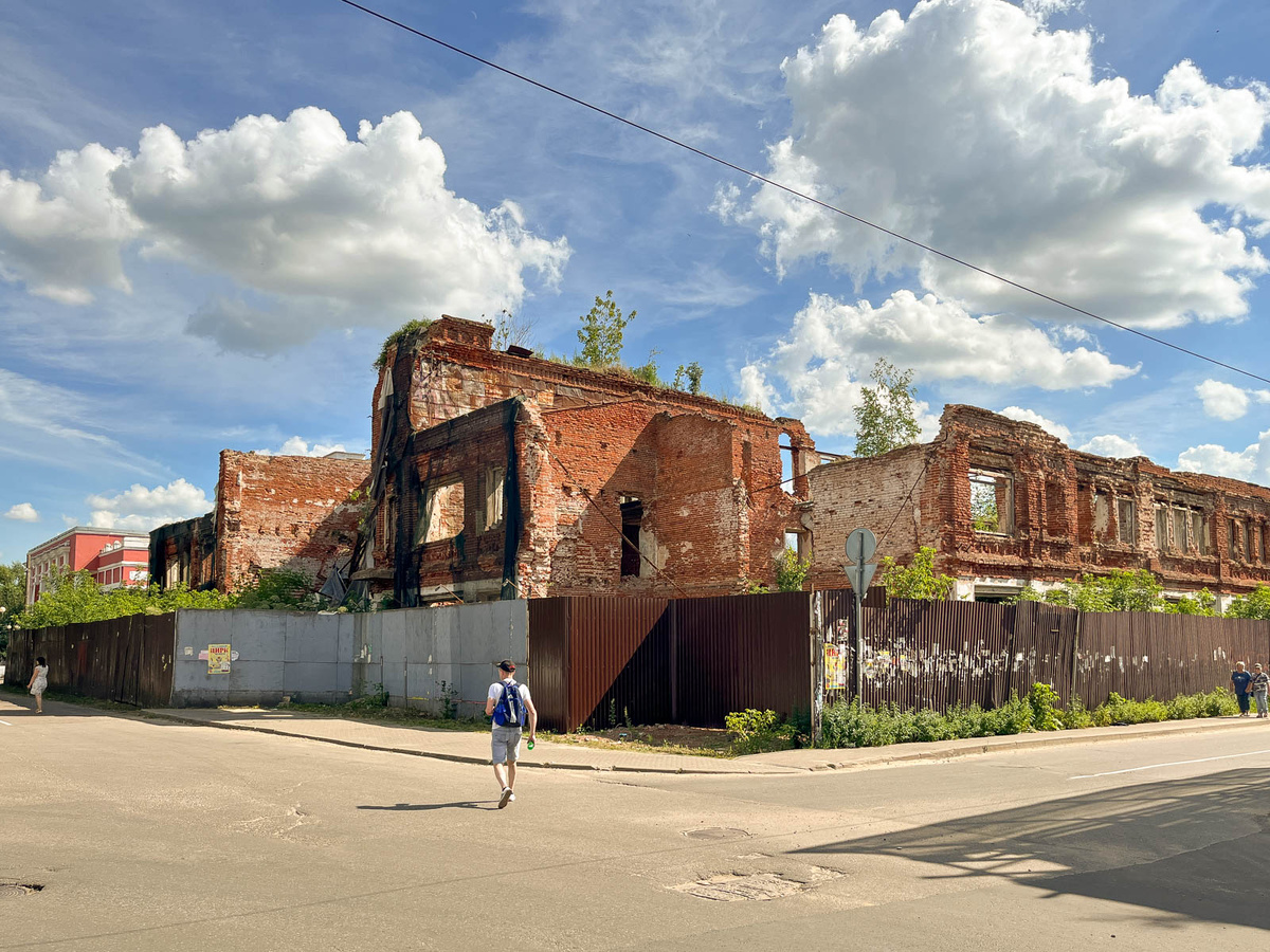 Разрушенное здание в Кимрах