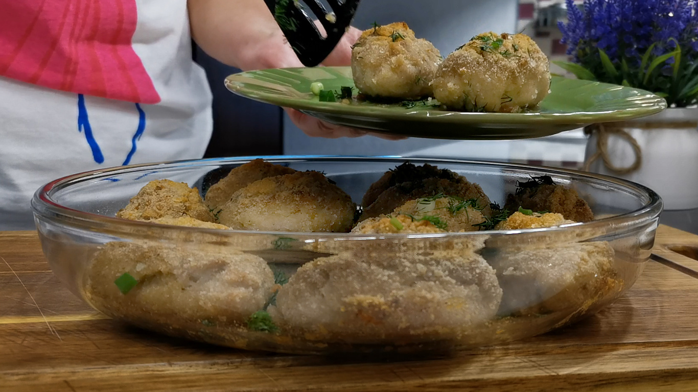 Мясные котлеты в форме для запекания