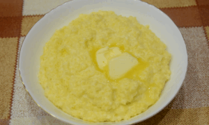 Рассыпчатая пшённая каша с маслом.