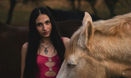 Девушка с лошадью