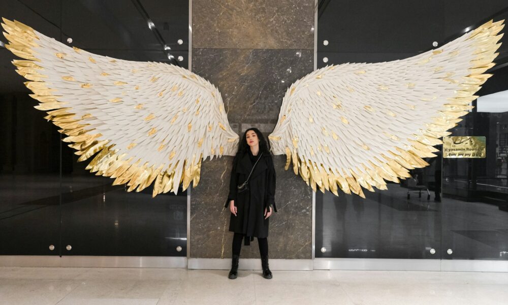 Девушка с крыльями ангела