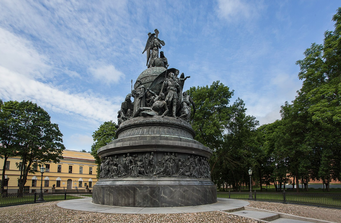 памятник "Тысячелетие России" в Великом Новгороде
