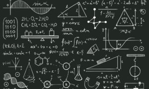 разные математические формулы написаны на доске
