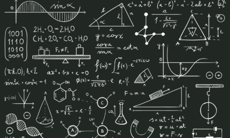разные математические формулы написаны на доске