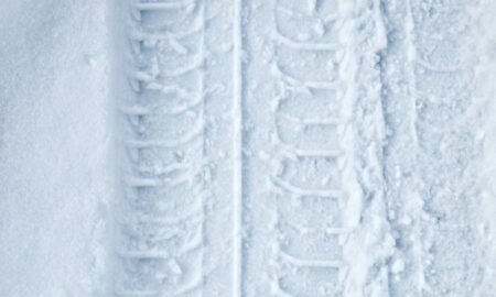 alt следы машины на дороге