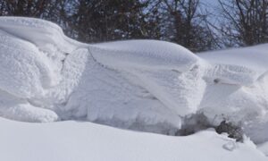 alt сугробы из снега