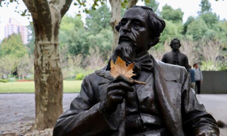 Статуя поэта