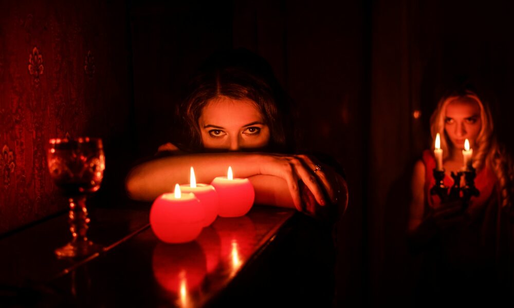 Девушки со свечами